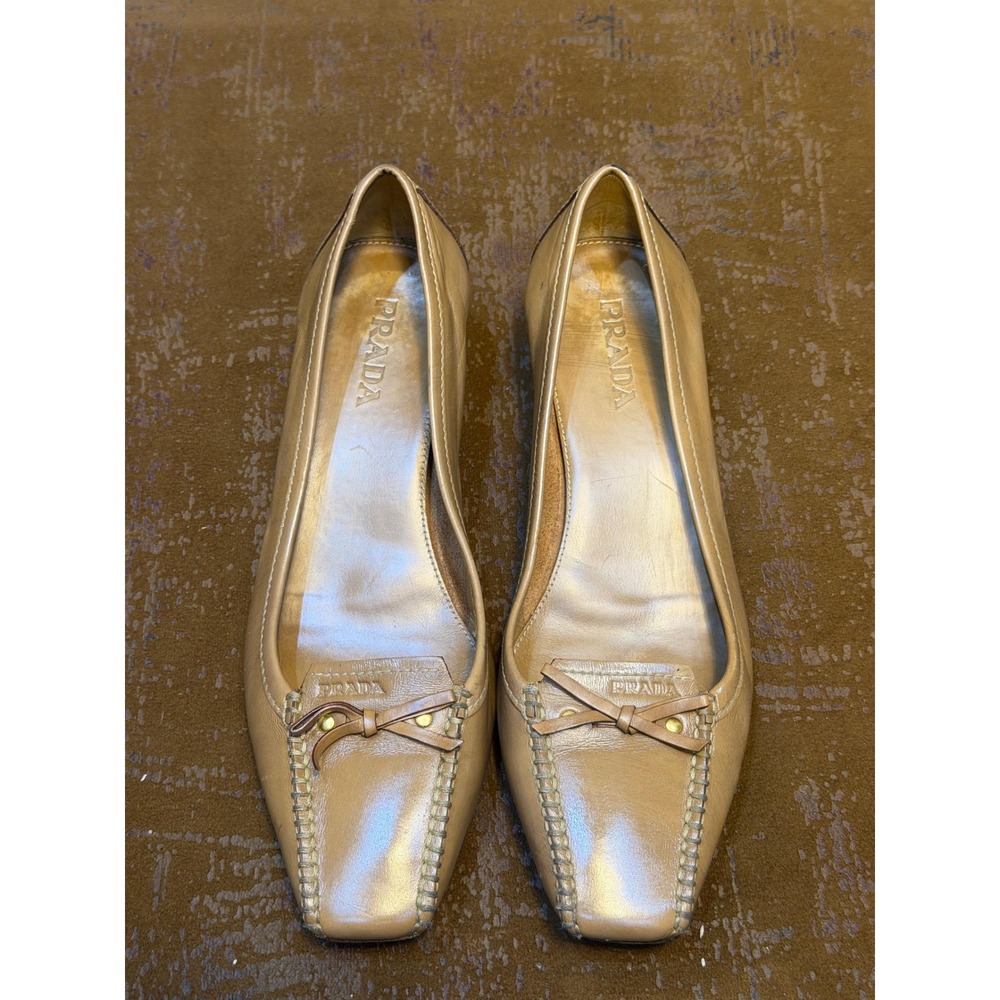 Prada Tan Leather Square Toe Kitten Heel Pumps Bow Whipstitch Made in Italy 37
